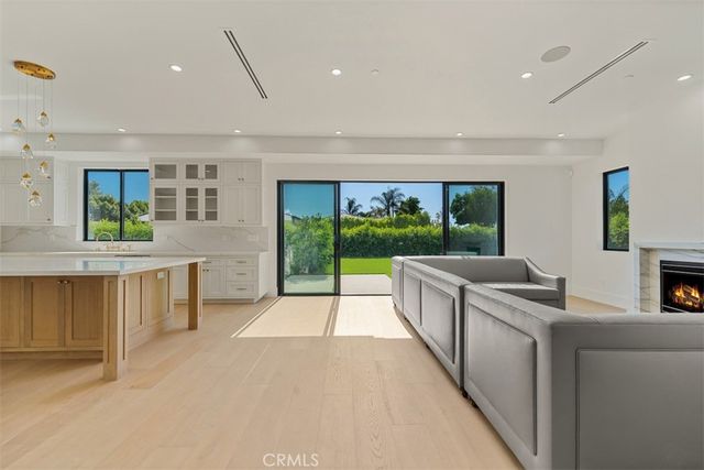 8065 Lloyd Avenue, North Hollywood, CA 91605