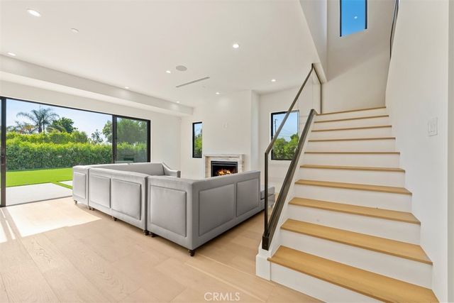 8065 Lloyd Avenue, North Hollywood, CA 91605