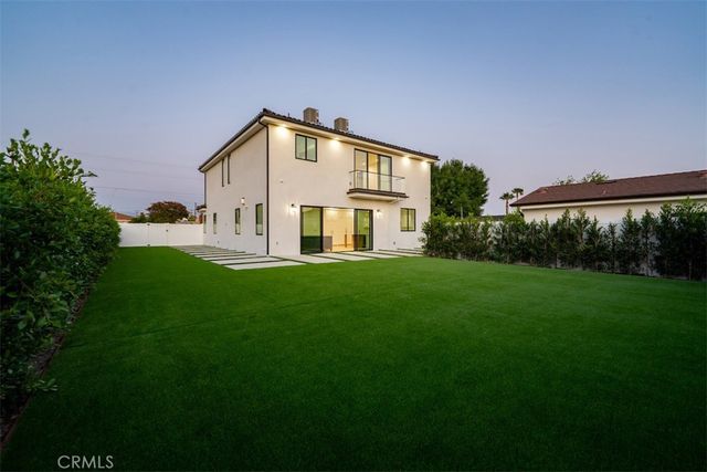 8065 Lloyd Avenue, North Hollywood, CA 91605