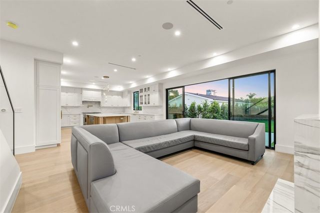8065 Lloyd Avenue, North Hollywood, CA 91605