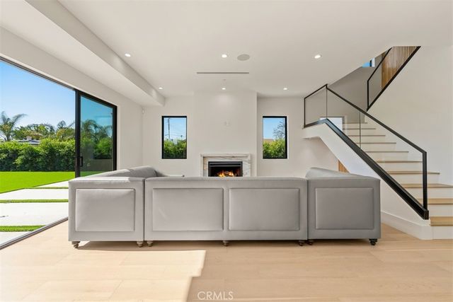 8065 Lloyd Avenue, North Hollywood, CA 91605