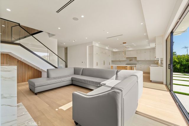 8065 Lloyd Avenue, North Hollywood, CA 91605