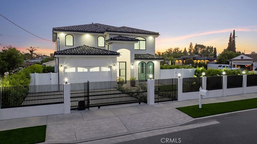 8065 Lloyd Avenue, North Hollywood, CA 91605