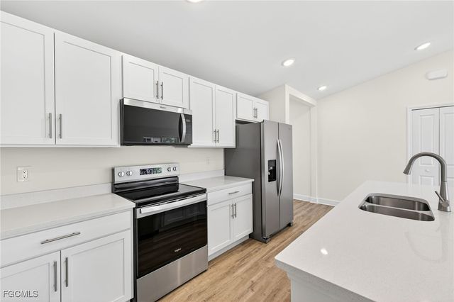 1128 NW 19th AVE, Matlacha, FL 33993