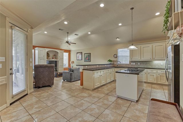 50 Fair Oak Street, Montgomery, TX 77356