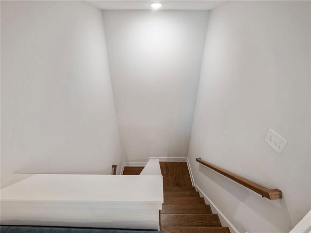 6940 Manchester Drive, Flowery Branch, GA 30542