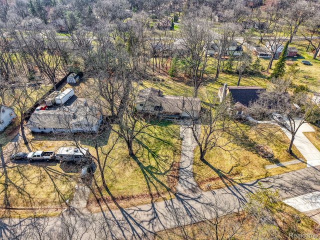 1243 Blue Heron Drive, Highland Charter Township, MI 48357