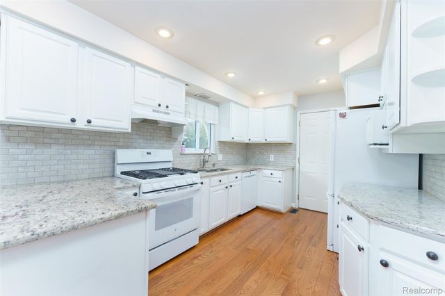 1243 Blue Heron Drive, Highland Charter Township, MI 48357