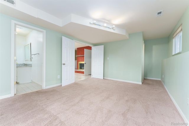 1243 Blue Heron Drive, Highland Charter Township, MI 48357