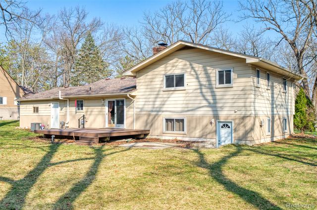 1243 Blue Heron Drive, Highland Charter Township, MI 48357