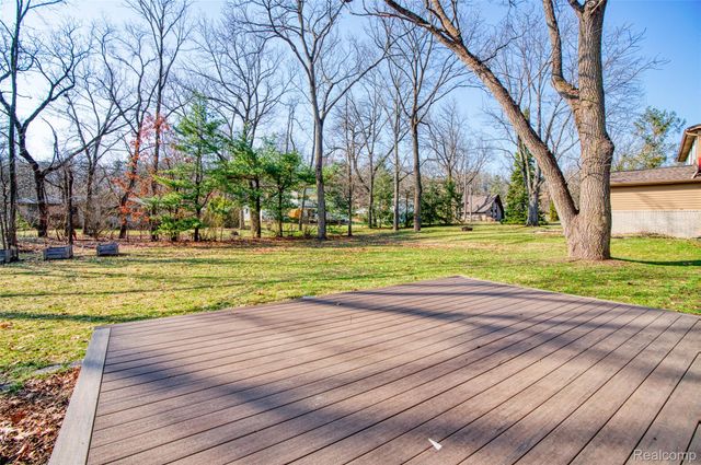 1243 Blue Heron Drive, Highland Charter Township, MI 48357