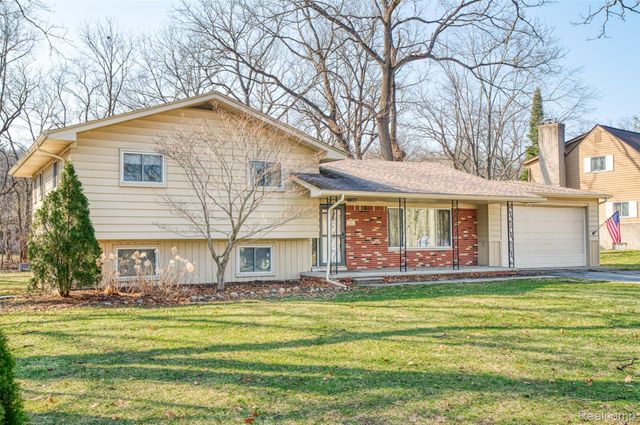 1243 Blue Heron Drive, Highland Charter Township, MI 48357