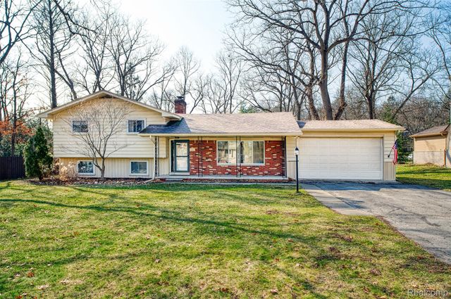 1243 Blue Heron Drive, Highland Charter Township, MI 48357