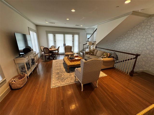 1019 BISHOP Avenue B, Dallas, TX 75208