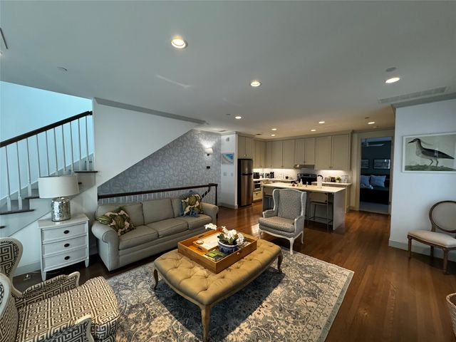 1019 BISHOP Avenue B, Dallas, TX 75208