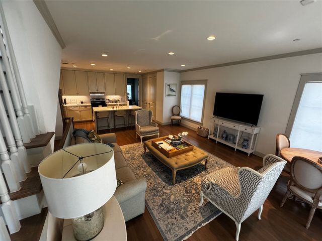 1019 BISHOP Avenue B, Dallas, TX 75208