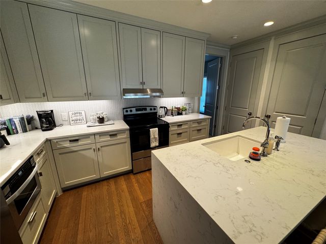 1019 BISHOP Avenue B, Dallas, TX 75208