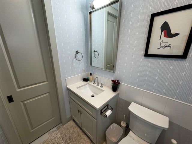 1019 BISHOP Avenue B, Dallas, TX 75208