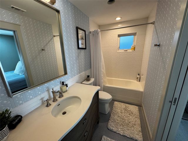 1019 BISHOP Avenue B, Dallas, TX 75208