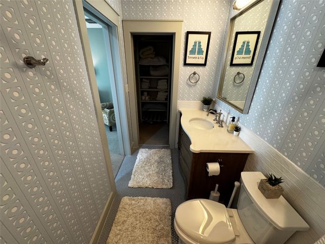 1019 BISHOP Avenue B, Dallas, TX 75208