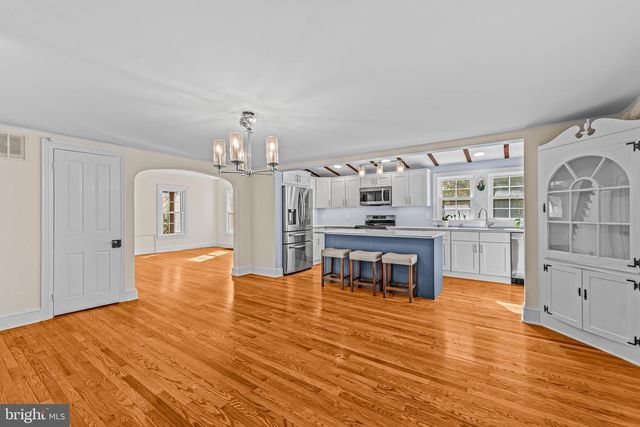 14 CHURCH ST, Chesterfield, NJ 08515