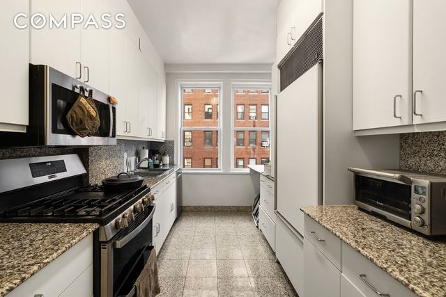 885 W End Ave Apt 8A, New York City, NY 10025