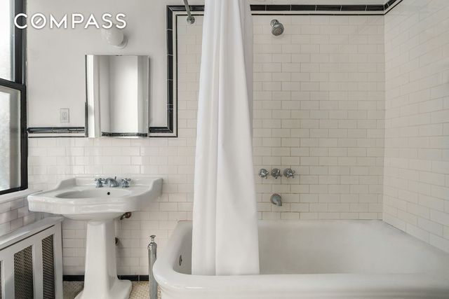 885 W End Ave Apt 8A, New York City, NY 10025