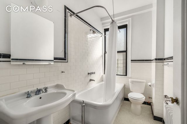 885 W End Ave Apt 8A, New York City, NY 10025
