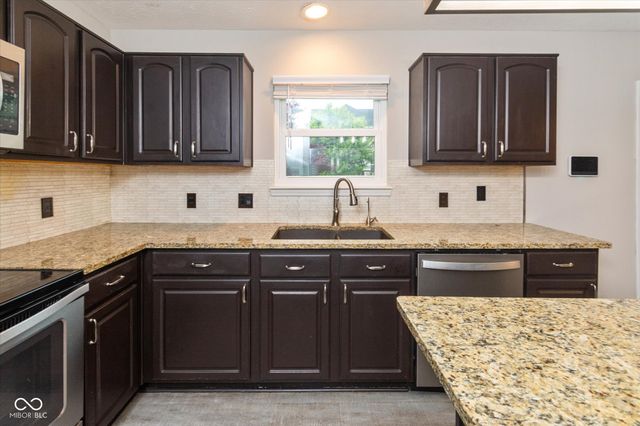 14446 Chapelwood Lane, Fishers, IN 46037