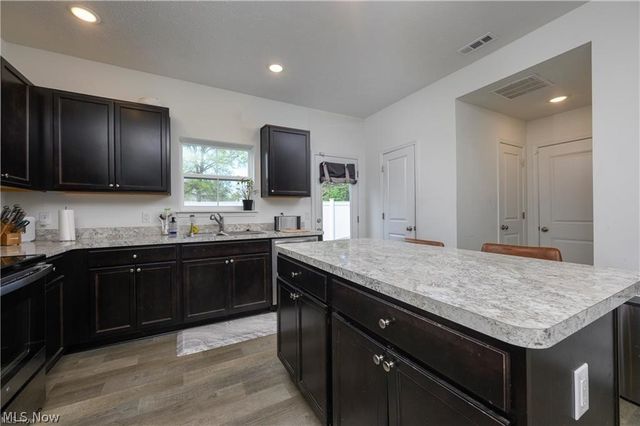 460 Auld Farm Circle, Akron, OH 44320