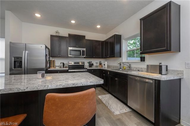 460 Auld Farm Circle, Akron, OH 44320