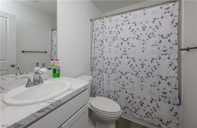460 Auld Farm Circle, Akron, OH 44320