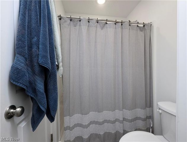 460 Auld Farm Circle, Akron, OH 44320