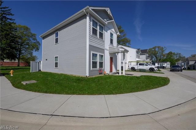 460 Auld Farm Circle, Akron, OH 44320