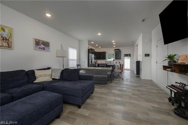 460 Auld Farm Circle, Akron, OH 44320