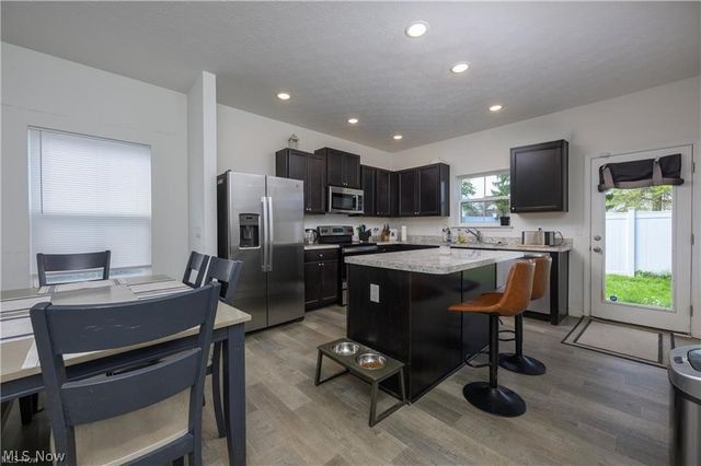460 Auld Farm Circle, Akron, OH 44320
