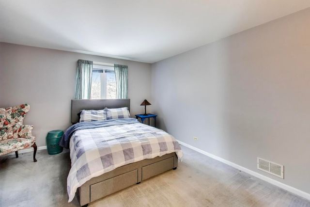 673 N NEWKIRK Lane, Palatine, IL 60074