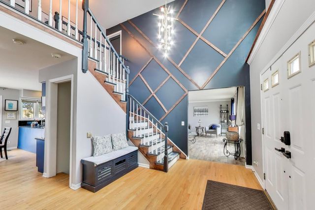 673 N NEWKIRK Lane, Palatine, IL 60074