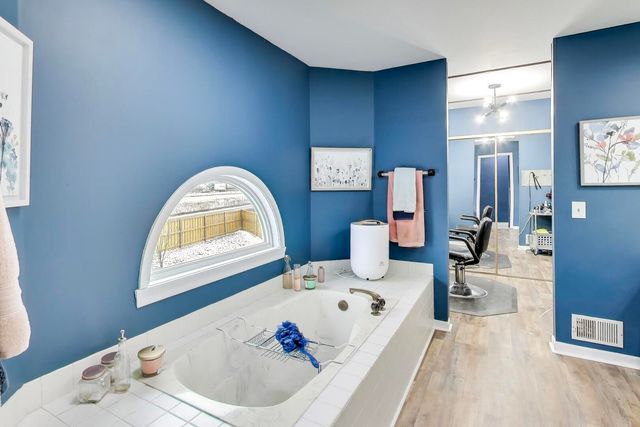 673 N NEWKIRK Lane, Palatine, IL 60074