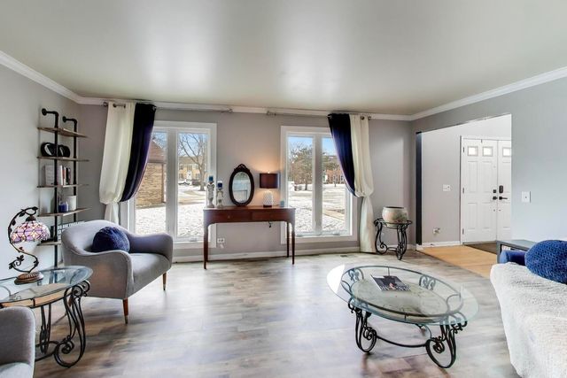 673 N NEWKIRK Lane, Palatine, IL 60074