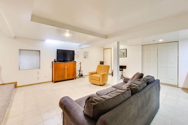 673 N NEWKIRK Lane, Palatine, IL 60074