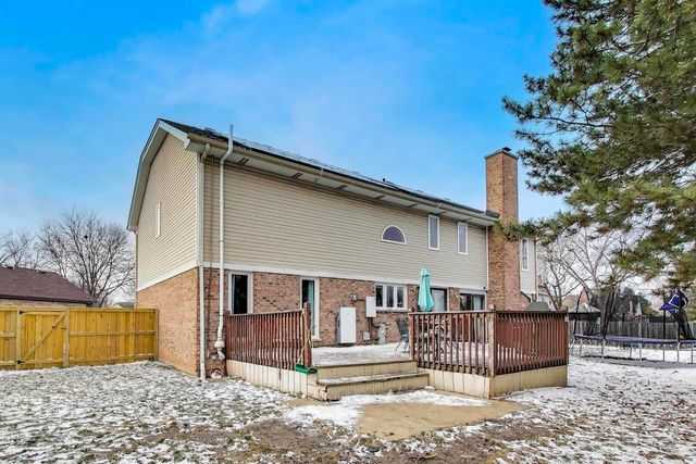 673 N NEWKIRK Lane, Palatine, IL 60074