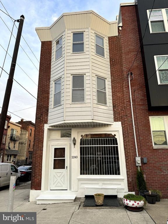 2243 EMERALD ST, PHILADELPHIA, PA 19125 — exterior