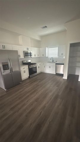 605 Center Street, Richmond, TX 77469