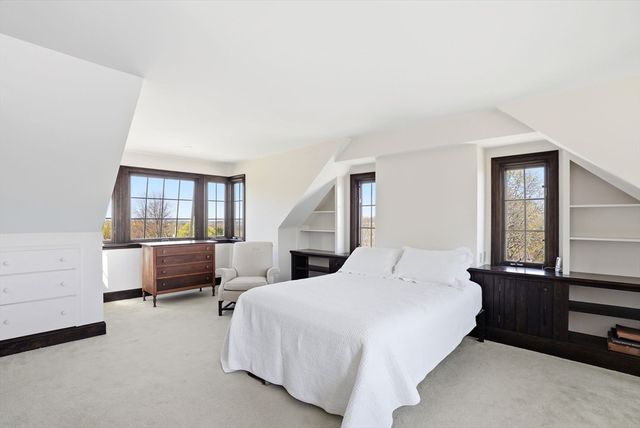 34 Governor Long Rd, Hingham, MA 02043