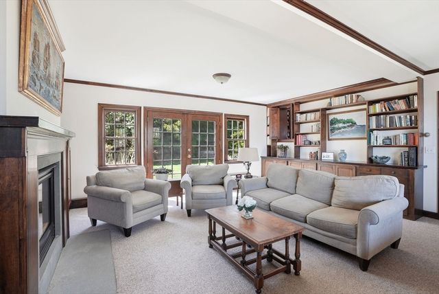 34 Governor Long Rd, Hingham, MA 02043