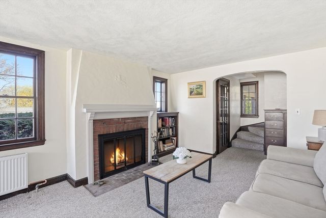 34 Governor Long Rd, Hingham, MA 02043