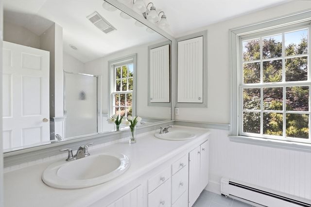 34 Governor Long Rd, Hingham, MA 02043
