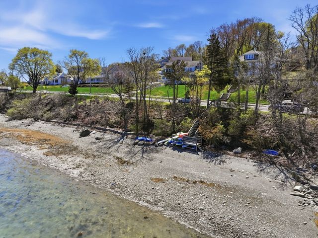 34 Governor Long Rd, Hingham, MA 02043