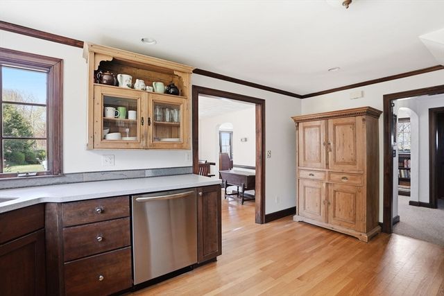34 Governor Long Rd, Hingham, MA 02043